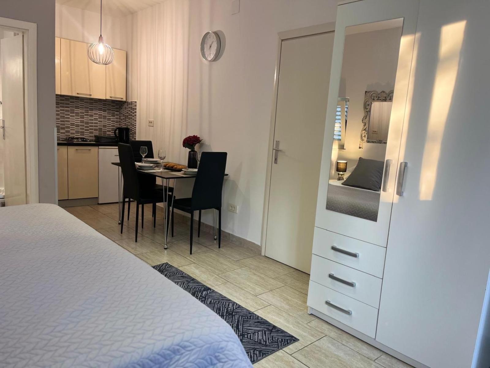 מליני Apartments Versus מראה חיצוני תמונה